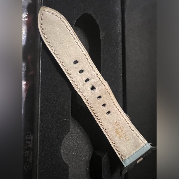 🌟Rare/HTF Coach Tea Rose Apple Watch Band- Firm PRICE! - Picture 3 of 6